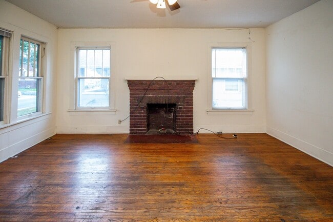 Building Photo - 4bed/2bath House right Downtown!!