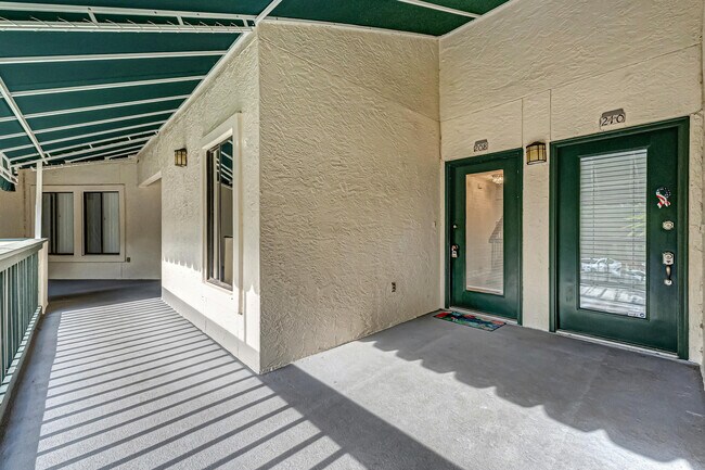 Foto del edificio - 208 Southlake Ct