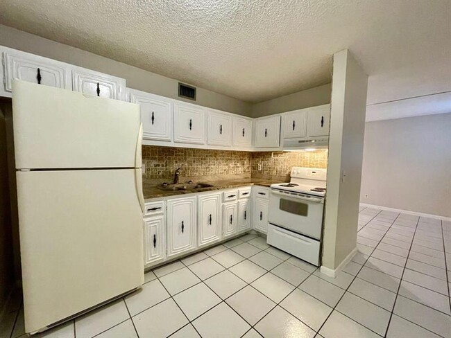 Foto del edificio - 511 W Kalmia Dr