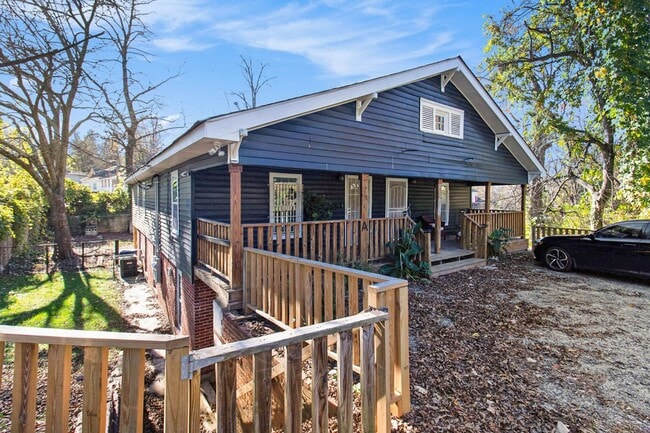 Building Photo - 213 Claire Dr SE