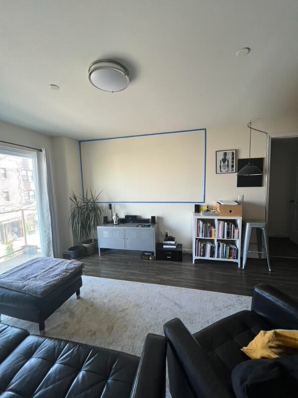 Foto principal - 114-30 Rockaway Beach Blvd