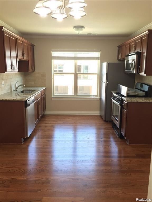 Foto del edificio - 13121 Woodridge Cir