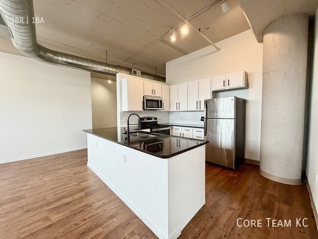 Foto del edificio - 320 W 7th St