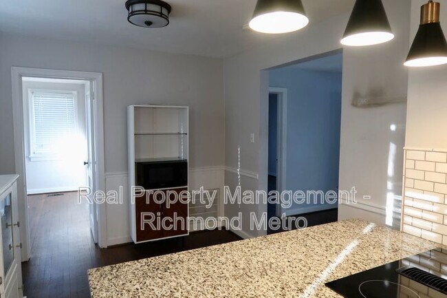 Foto del edificio - 1702 Betty Ln