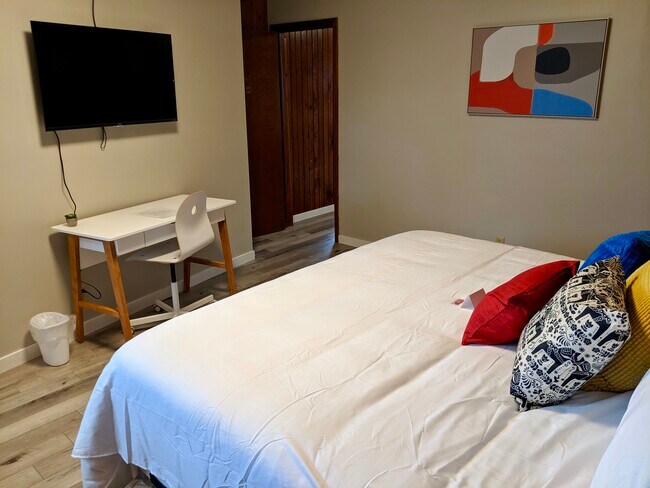 King Suite - 951 Springdale St