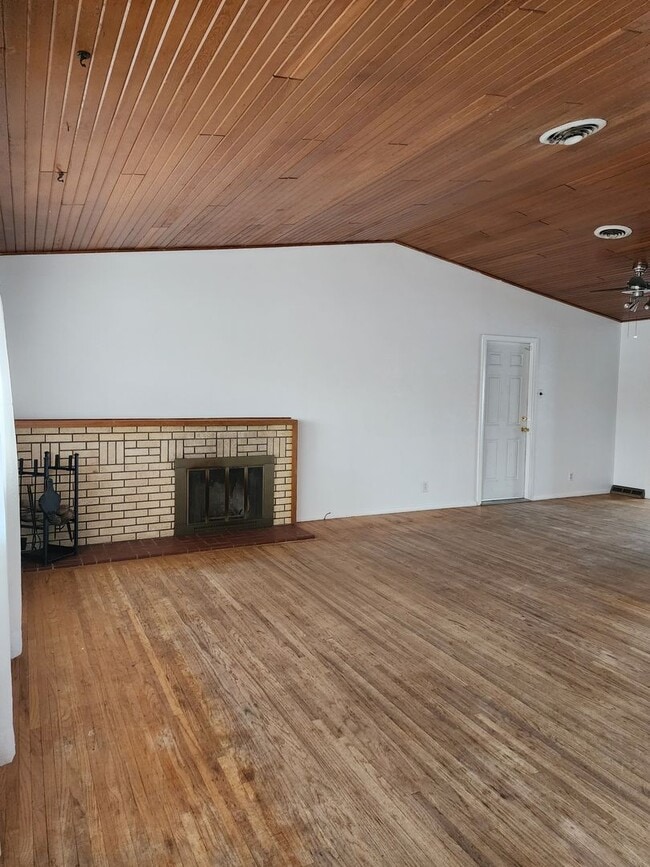 Building Photo - 3 Bedroom Home in The Caminas