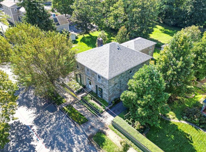 281 High St Unit 2, Bristol, RI 02809 Room for Rent in Bristol, RI