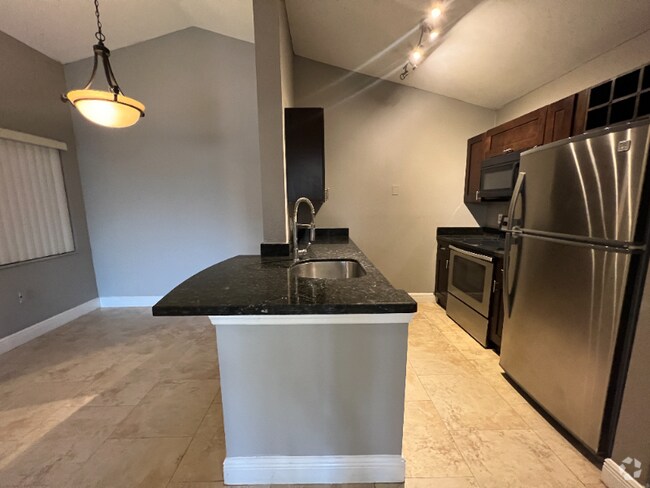 Building Photo - 2820 N Oakland Forest Dr