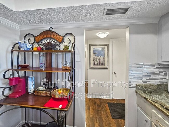 Foto del edificio - 3917 Lake Bayshore Dr