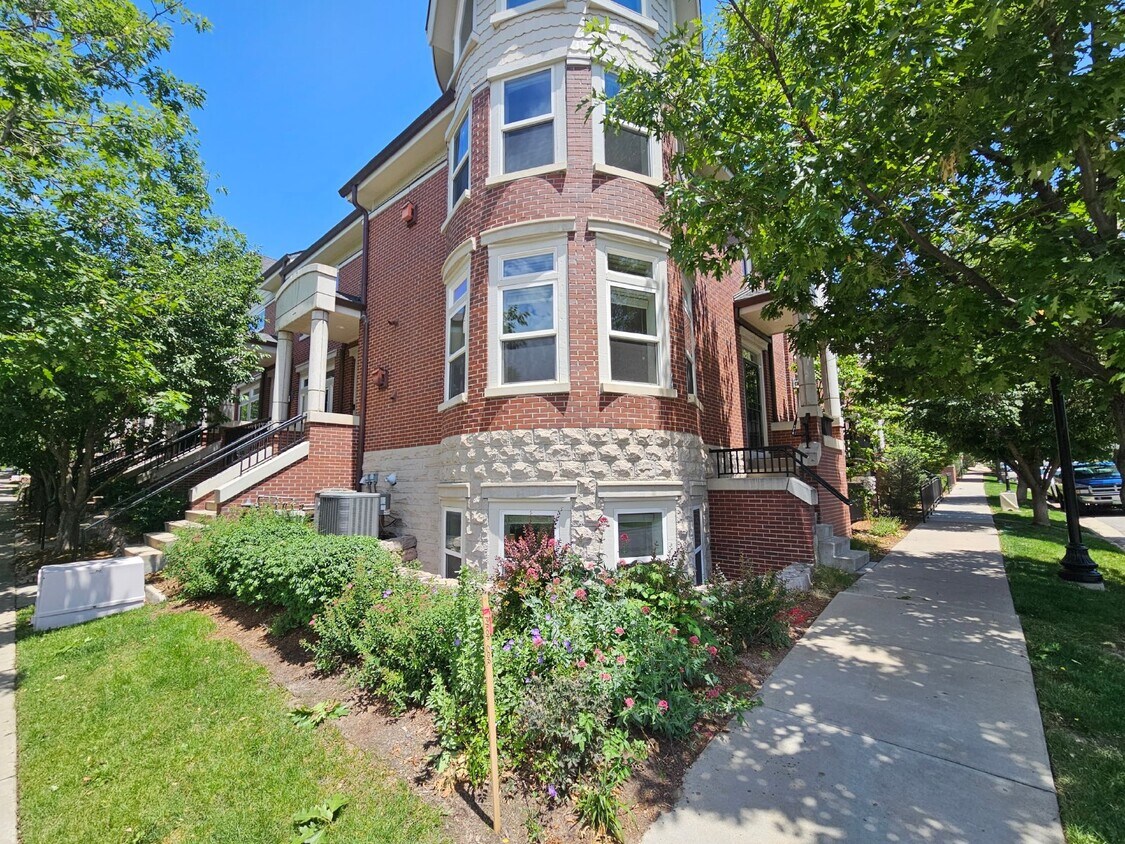 Primary Photo - "Elegant 3-Bed, 3-Bath Condo with Granite ...