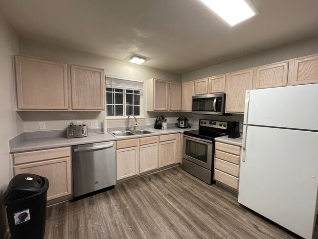 Building Photo - 220 Campus Dr