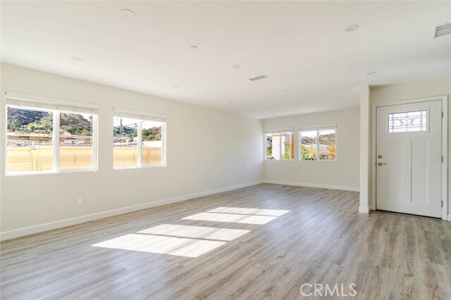 Foto del edificio - 9920 Pinewood Ave