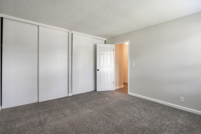 Building Photo - Four Twenty Union Apartments