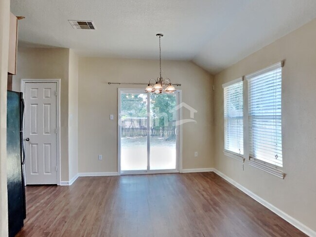 Building Photo - 1800 Northampton Dr
