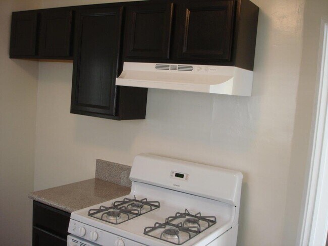 Foto del edificio - 3705 Hughes Ave