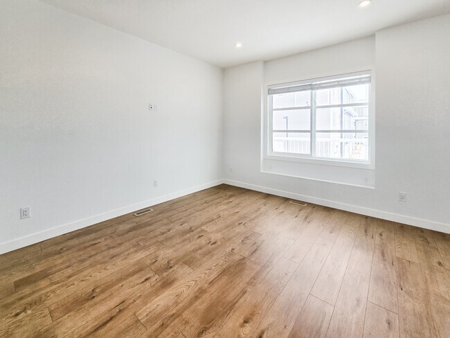 Building Photo - 14225-14221 1 St NW