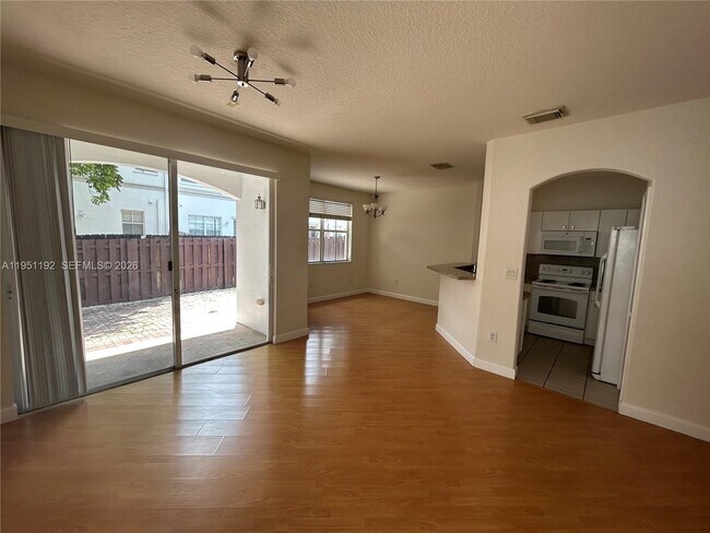 Foto del edificio - 7839 NW 110th Ave