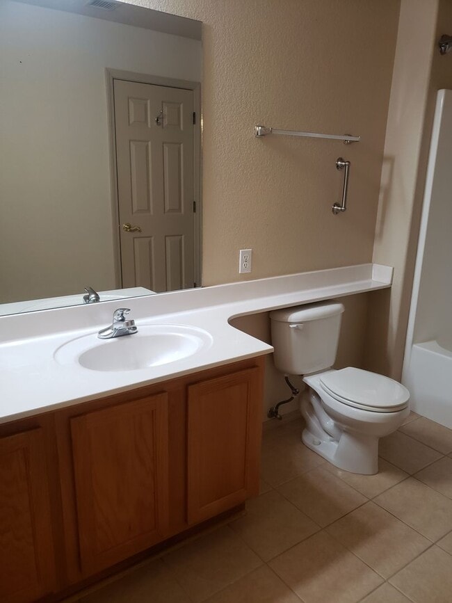 Building Photo - Northwoods Condo - 2 bed / 1 bath with assigned parking