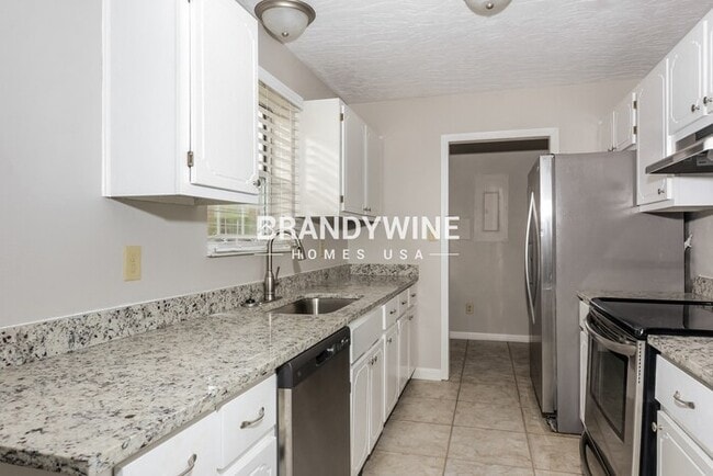 Building Photo - Beautiful 3 Bedroom Home Ready For Move-In!