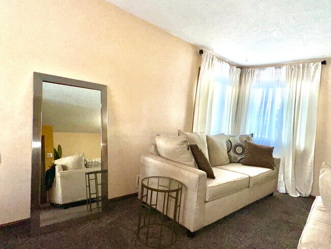 Sala de estar - 8236 Douglas Cir N