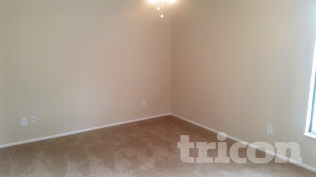 Building Photo - 1060 Bannock Terrace