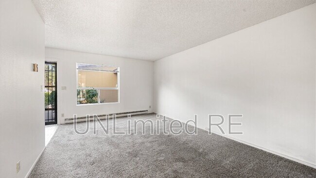 Foto del edificio - 1637 Canada Crescent