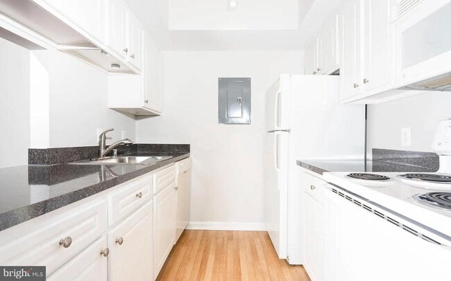 Building Photo - 8205 Whispering Oaks Way