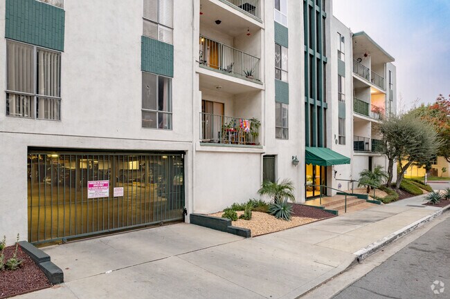 Foto del edificio - 500 Jackson Pl