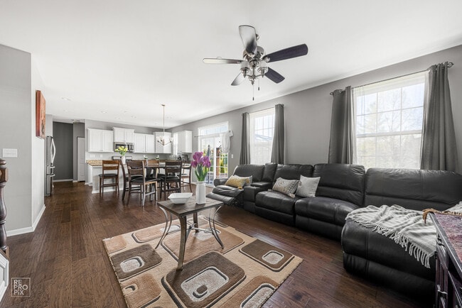 Foto del edificio - 34040 N Jenna Ln