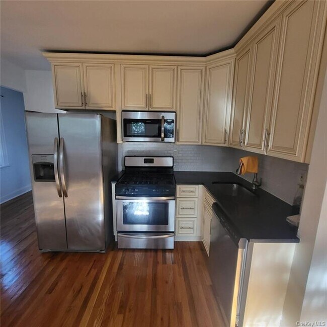 Building Photo - 4118 Wickham Ave