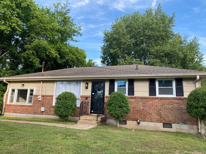Primary Photo - 205 Bennett Dr