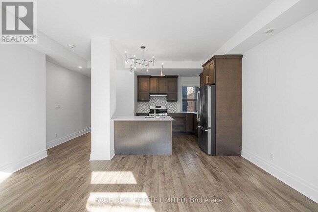 Photo du bâtiment - 1-31 Lansdowne Ave