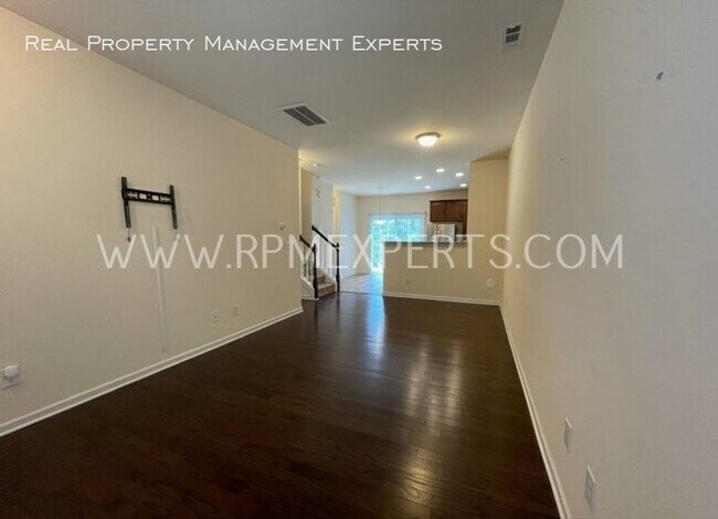 Building Photo - Townhome in Olde White hall neighborhood