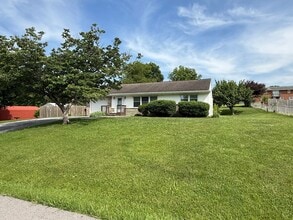 Building Photo - 607 Ridgeview Dr