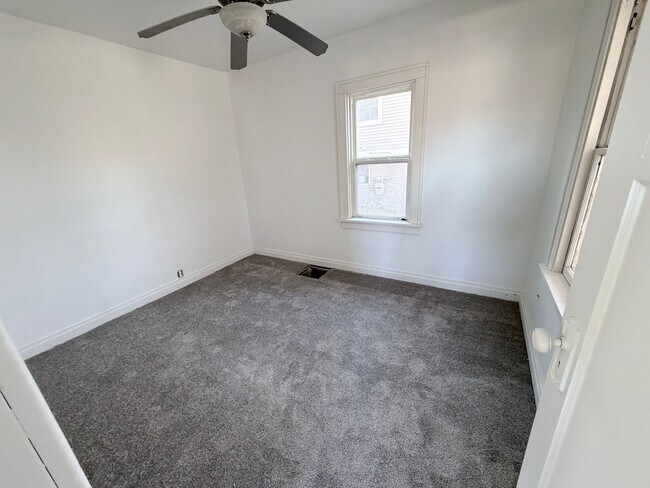 Building Photo - 2-3 bedroom house for rent in Morningside