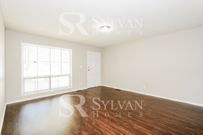 Building Photo - Prepare to fall in love with this 3 bedroo...