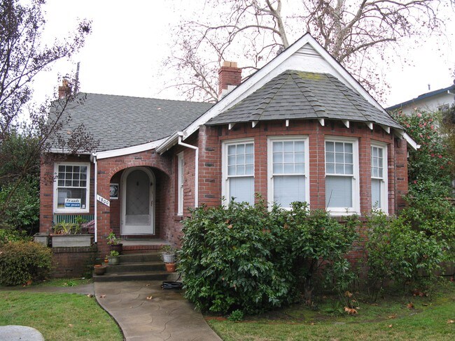 Building Photo - 1800 Wentworth Ave