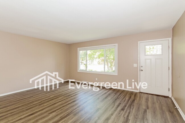 Foto del edificio - 5987 Sunridge Dr