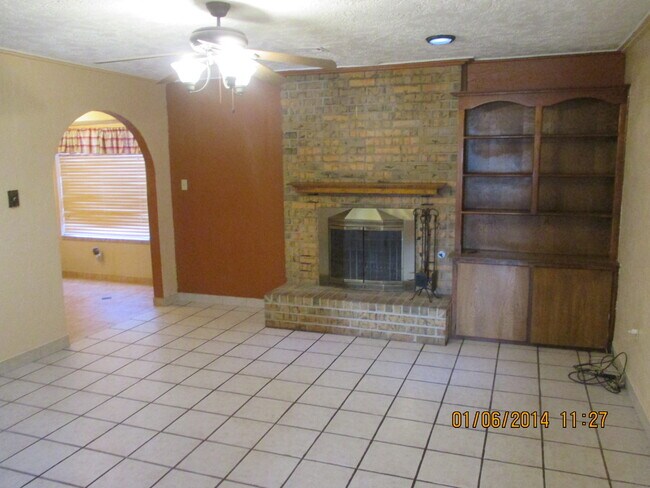 Building Photo - Pet Friendly with Owners Approval!