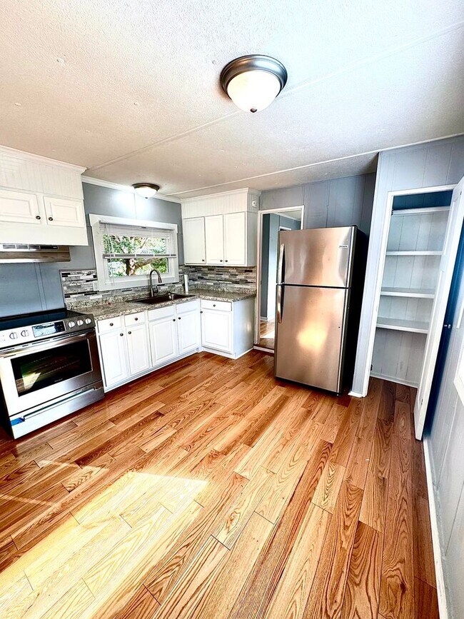 Building Photo - 2 Bedroom, 1.5 Bath Singlewide Home Located in Hampstead