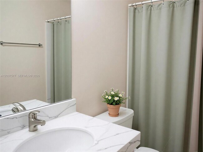 Foto del edificio - Southwest 136th Place, Miami, FL 33175 - 3 BR 2 BA townhouse
