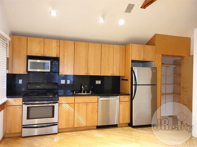 Building Photo - 1449 Calumet Ave