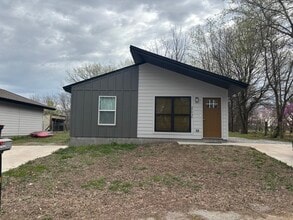 Building Photo - 27432 S 614 Rd