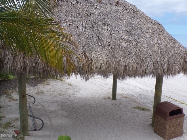 Foto del edificio - 7500 Estero Blvd