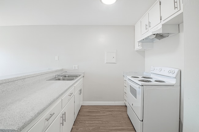 Building Photo - El Paraiso Apts