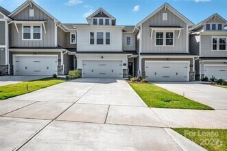Building Photo - 153 Halite Ln