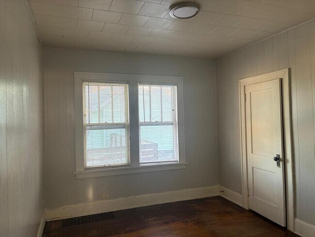 Building Photo - 766 N 1st St