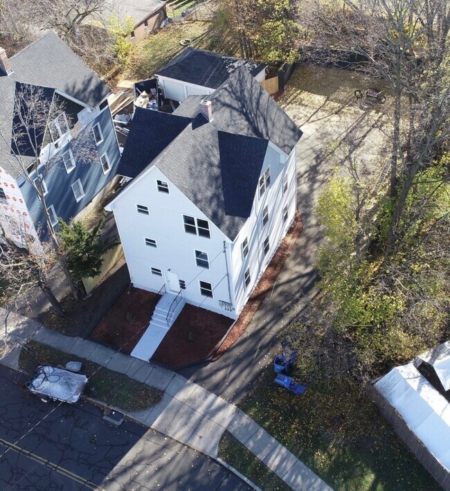 Building Photo - 31 Florence St