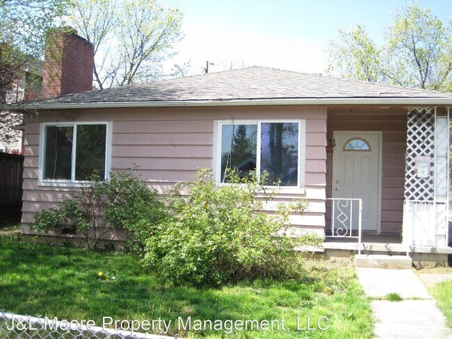 Building Photo - 3 br, 1 bath House - 102 Elm St.