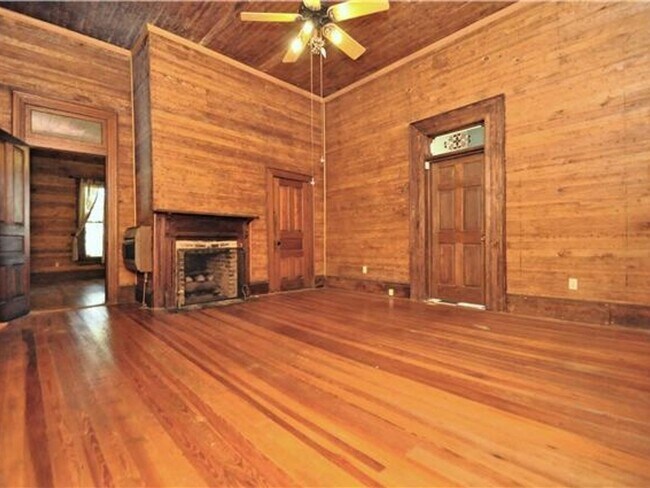 Foto del edificio - Beautiful 3-4 Bedroom, 2 Bath, Single Fami...